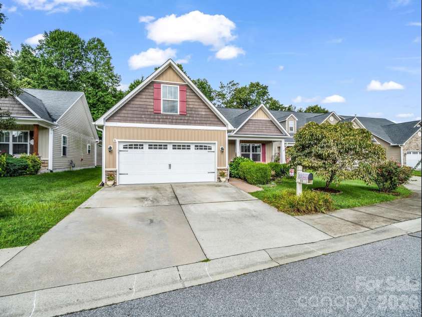 93 Foxtail Court, Hendersonville, NC 28792.  MLS# CAR4414198, YatesRealty ID 44074. 