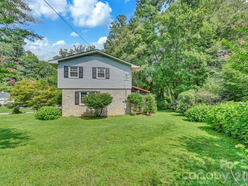 307 Woodland Trail, Laurel Park, NC 28739.  MLS# CAR4413752, YatesRealty ID 44076. 