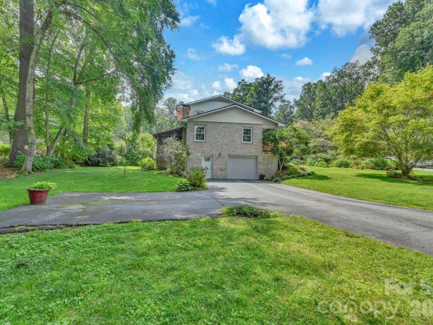 307 Woodland Trail, Laurel Park, NC 28739.  MLS# CAR4413752, YatesRealty ID 44076. 