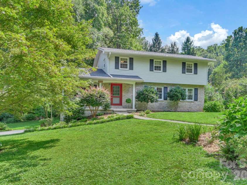 307 Woodland Trail, Laurel Park, NC 28739.  MLS# CAR4413752, YatesRealty ID 44076. 