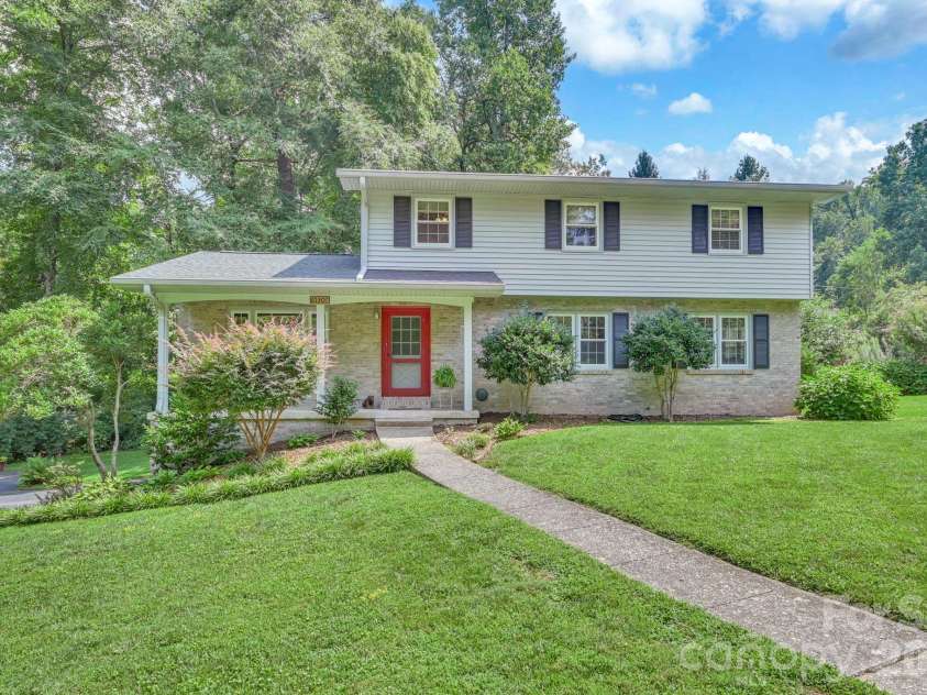307 Woodland Trail, Laurel Park, NC 28739.  MLS# CAR4413752, YatesRealty ID 44076. 