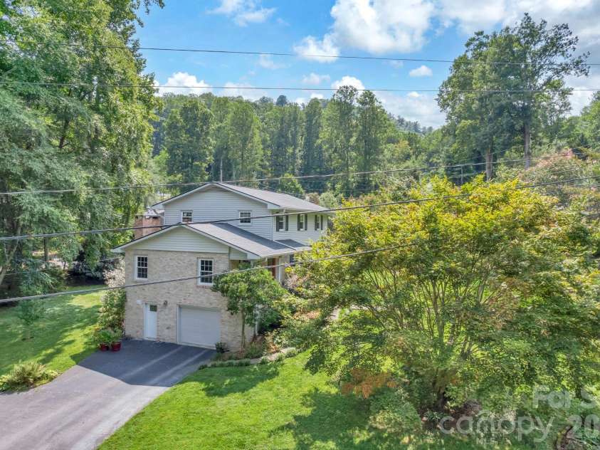 307 Woodland Trail, Laurel Park, NC 28739.  MLS# CAR4413752, YatesRealty ID 44076. 