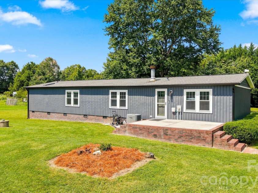 2587 Vision Drive, Catawba, NC 28609.  MLS# CAR4414475, YatesRealty ID 44079. Beautifully updated and well-maintained home