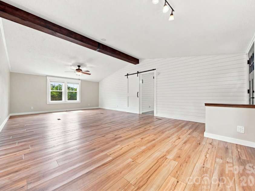 2587 Vision Drive, Catawba, NC 28609.  MLS# CAR4414475, YatesRealty ID 44079. Oversized living room with extra flex space