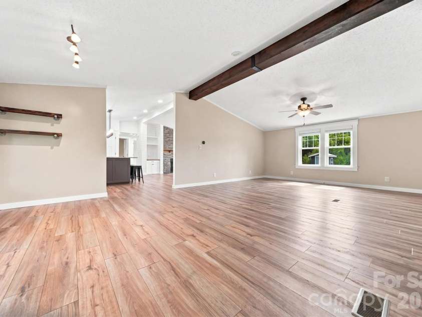 2587 Vision Drive, Catawba, NC 28609.  MLS# CAR4414475, YatesRealty ID 44079. Oversized living room with extra 