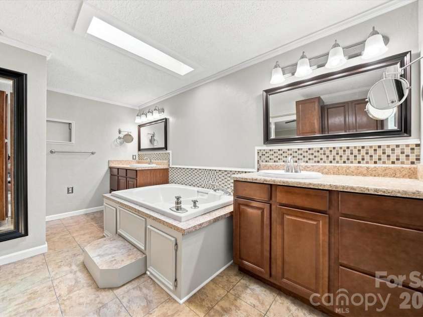 2587 Vision Drive, Catawba, NC 28609.  MLS# CAR4414475, YatesRealty ID 44079. Primary bathroom