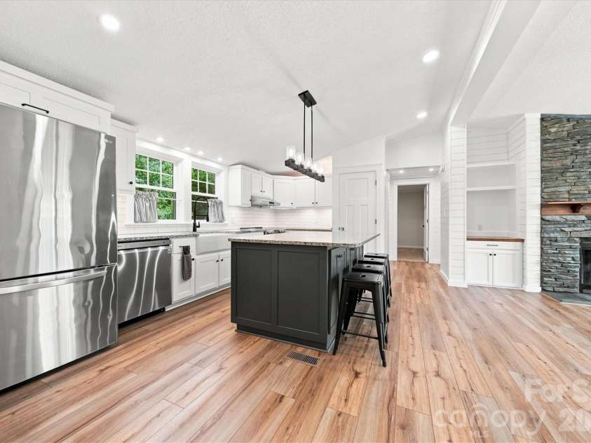 2587 Vision Drive, Catawba, NC 28609.  MLS# CAR4414475, YatesRealty ID 44079. Updated kitchen