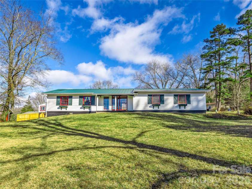 34 Southwicke Drive, Arden, NC 28704.  MLS# CAR4341625, YatesRealty ID 4408. 