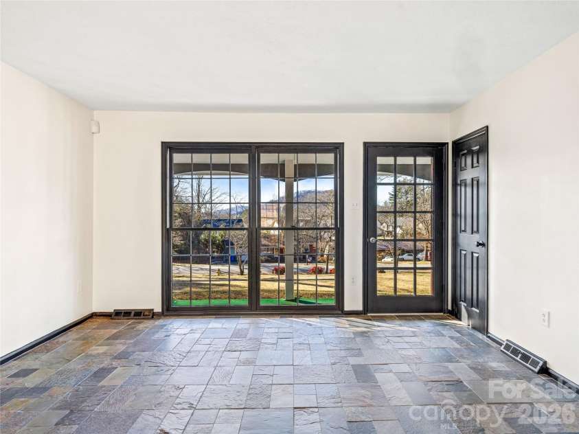 34 Southwicke Drive, Arden, NC 28704.  MLS# CAR4341625, YatesRealty ID 4408. 