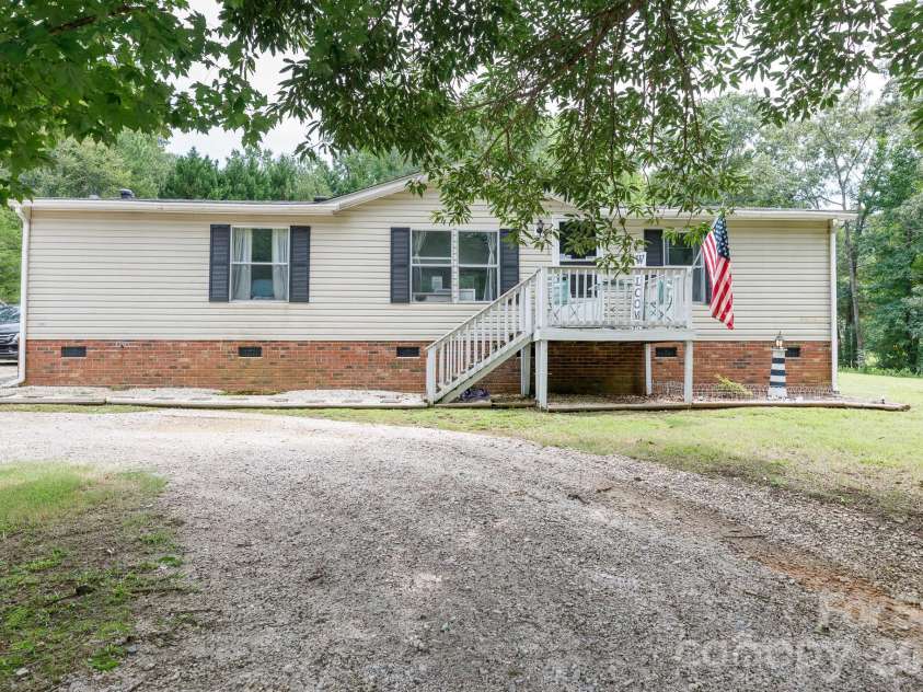 120 Creekstone Lane, York, SC 29745.  MLS# CAR4414611, YatesRealty ID 44080. 
