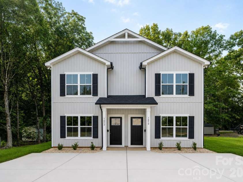 1050 5th Street, Hickory, NC 28601.  MLS# CAR4414436, YatesRealty ID 44084. 