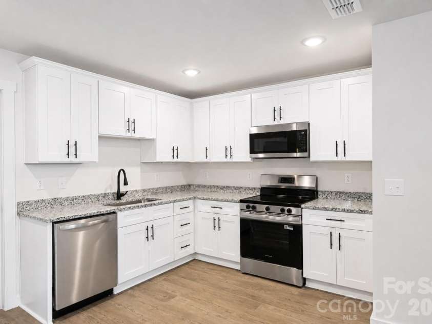 1050 5th Street, Hickory, NC 28601.  MLS# CAR4414436, YatesRealty ID 44084. 