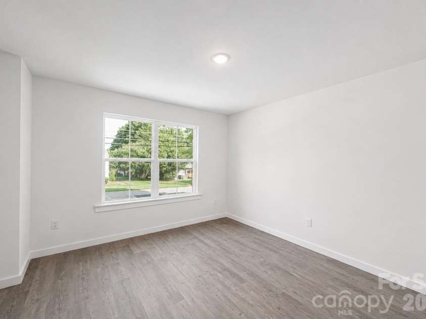 1050 5th Street, Hickory, NC 28601.  MLS# CAR4414436, YatesRealty ID 44084. 