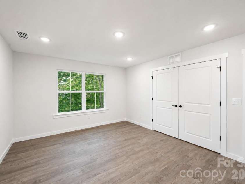 1050 5th Street, Hickory, NC 28601.  MLS# CAR4414436, YatesRealty ID 44084. 