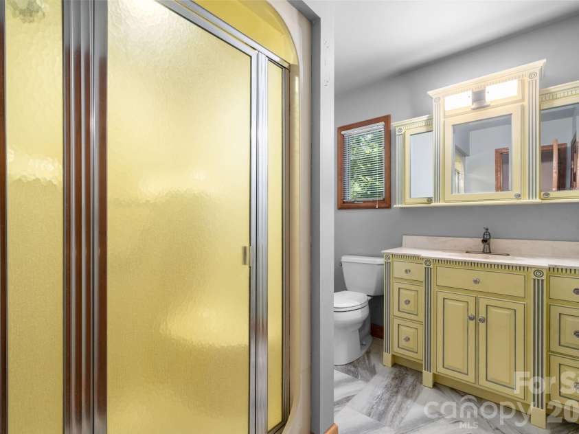 139 Windwood Lane, Troutman, NC 28166.  MLS# CAR4413560, YatesRealty ID 44085. Bathroom