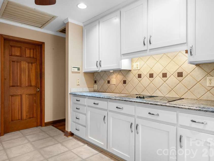 139 Windwood Lane, Troutman, NC 28166.  MLS# CAR4413560, YatesRealty ID 44085. Kitchen