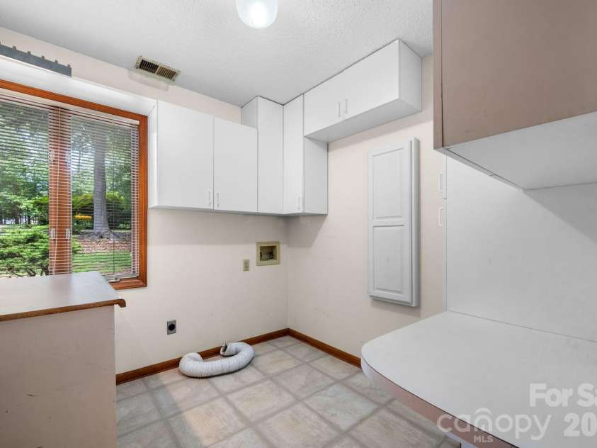 139 Windwood Lane, Troutman, NC 28166.  MLS# CAR4413560, YatesRealty ID 44085. Laundry Room