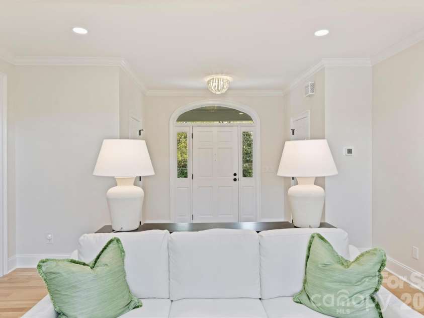 271 Beaten Path Road, Mooresville, NC 28117.  MLS# CAR4364554, YatesRealty ID 44086. Foyer