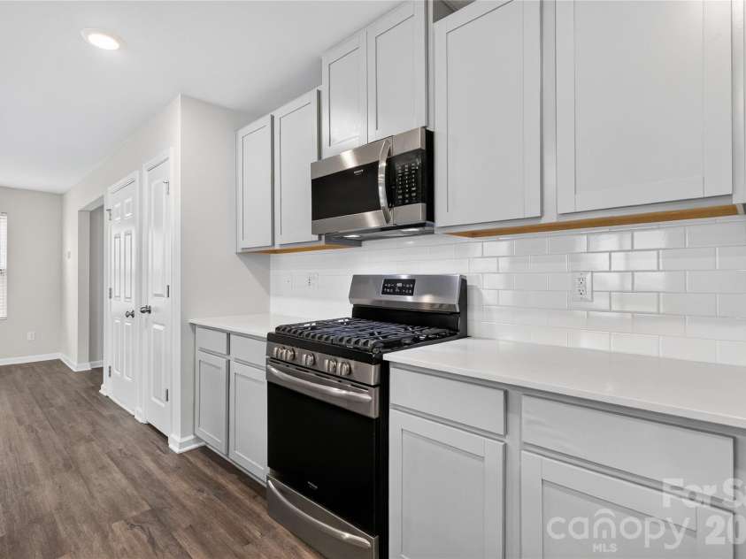2765 Oldfield Drive, Monroe, NC 28110.  MLS# CAR4414608, YatesRealty ID 44087. Gas Range