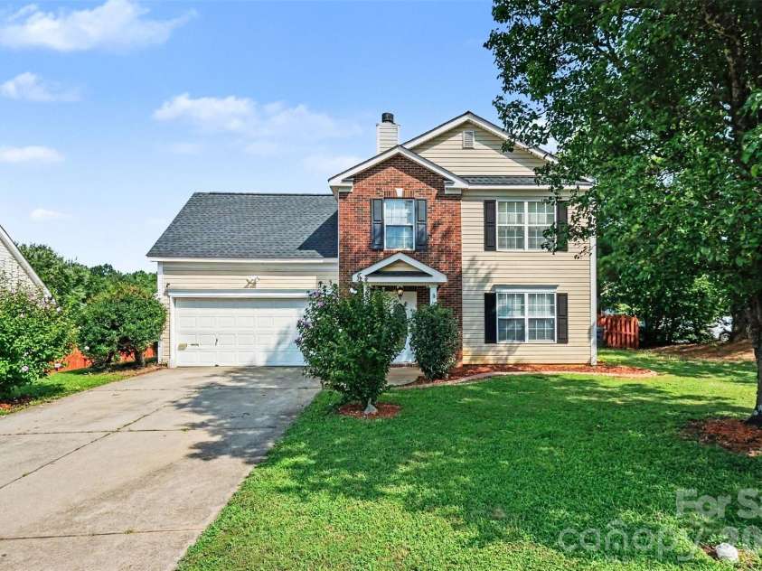 3236 Steve Chapman Drive, Charlotte, NC 28217.  MLS# CAR4414634, YatesRealty ID 44088. 