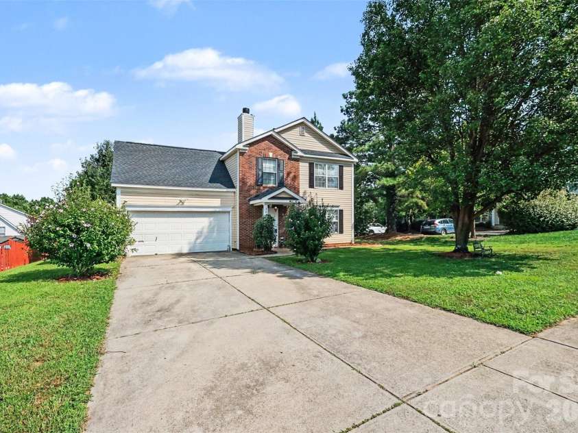 3236 Steve Chapman Drive, Charlotte, NC 28217.  MLS# CAR4414634, YatesRealty ID 44088. 