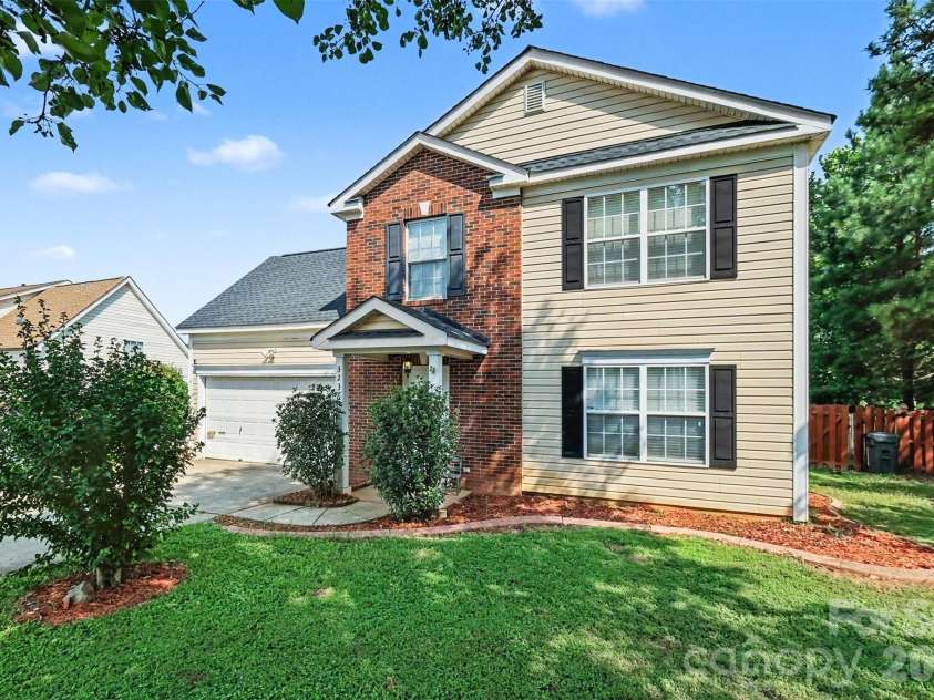 3236 Steve Chapman Drive, Charlotte, NC 28217.  MLS# CAR4414634, YatesRealty ID 44088. 