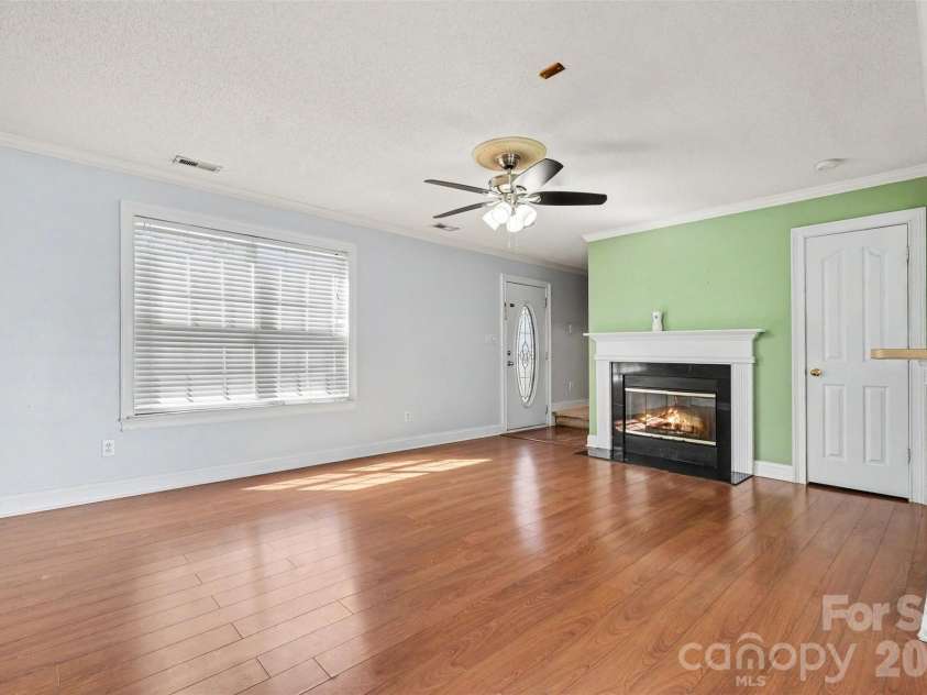 3236 Steve Chapman Drive, Charlotte, NC 28217.  MLS# CAR4414634, YatesRealty ID 44088. 