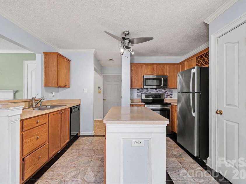3236 Steve Chapman Drive, Charlotte, NC 28217.  MLS# CAR4414634, YatesRealty ID 44088. 