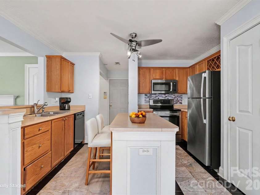 3236 Steve Chapman Drive, Charlotte, NC 28217.  MLS# CAR4414634, YatesRealty ID 44088. 