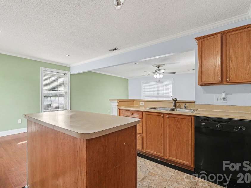 3236 Steve Chapman Drive, Charlotte, NC 28217.  MLS# CAR4414634, YatesRealty ID 44088. 