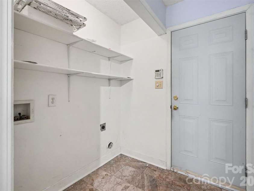 3236 Steve Chapman Drive, Charlotte, NC 28217.  MLS# CAR4414634, YatesRealty ID 44088. 