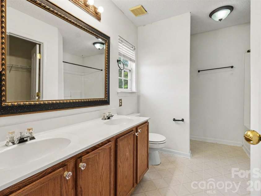 3236 Steve Chapman Drive, Charlotte, NC 28217.  MLS# CAR4414634, YatesRealty ID 44088. 