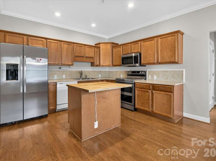 245 Eagle Creek Road, Clover, SC 29710.  MLS# CAR4414318, YatesRealty ID 44089. Spacious kitchen!