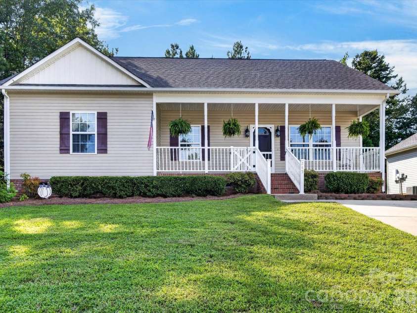 245 Eagle Creek Road, Clover, SC 29710.  MLS# CAR4414318, YatesRealty ID 44089. Welcome Home!