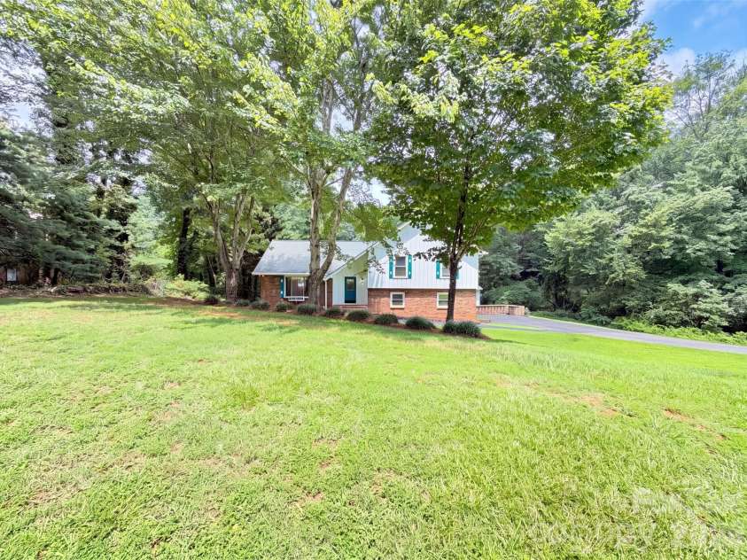 4600 Carving Tree Drive, Charlotte, NC 28227.  MLS# CAR4411849, YatesRealty ID 44090. 