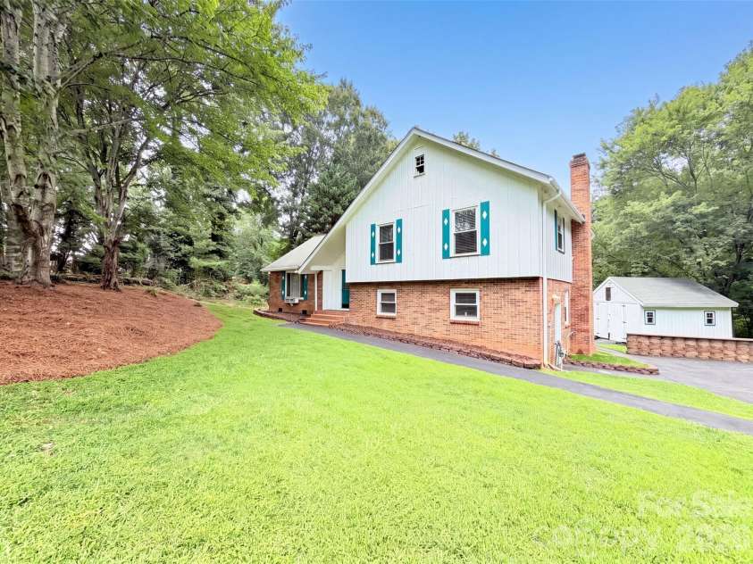 4600 Carving Tree Drive, Charlotte, NC 28227.  MLS# CAR4411849, YatesRealty ID 44090. 