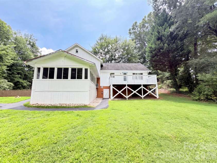 4600 Carving Tree Drive, Charlotte, NC 28227.  MLS# CAR4411849, YatesRealty ID 44090. 