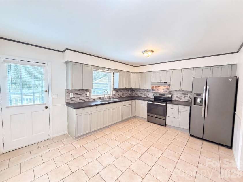 4600 Carving Tree Drive, Charlotte, NC 28227.  MLS# CAR4411849, YatesRealty ID 44090. 