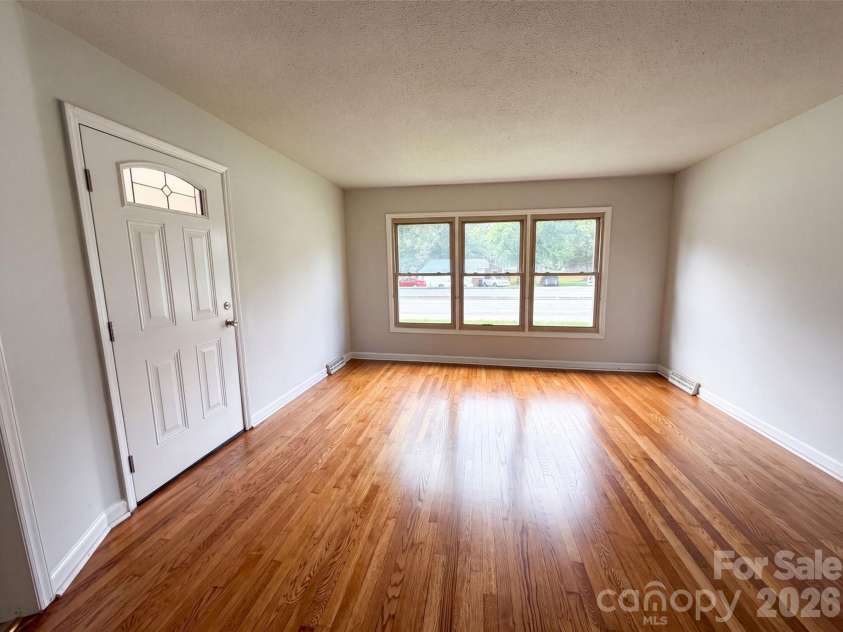 1951 Taylor Drive, Gastonia, NC 28052.  MLS# CAR4412053, YatesRealty ID 44092. 