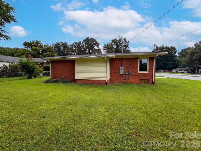1951 Taylor Drive, Gastonia, NC 28052.  MLS# CAR4412053, YatesRealty ID 44092. 