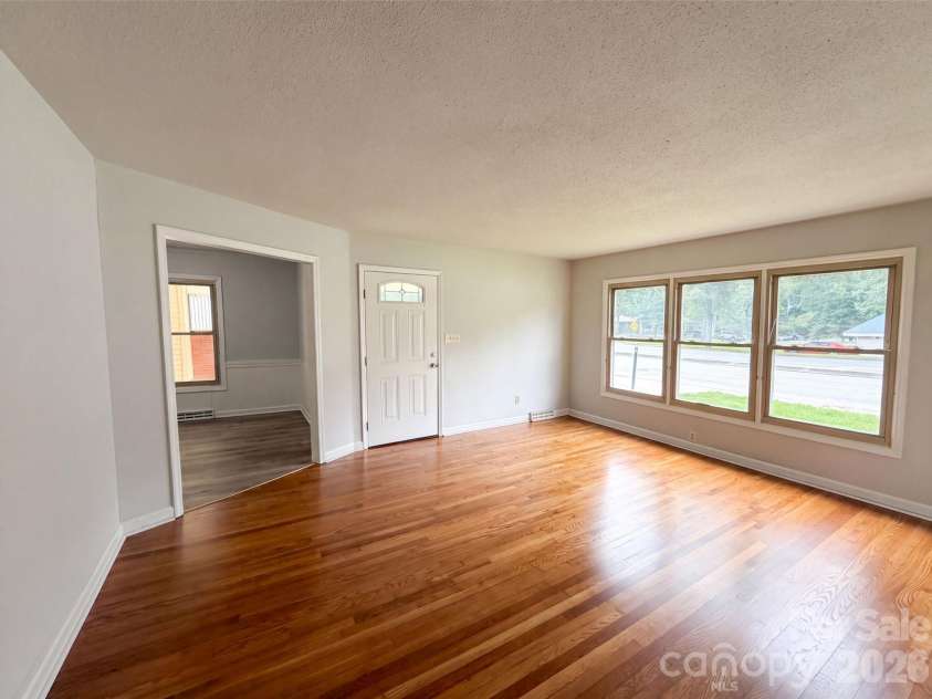 1951 Taylor Drive, Gastonia, NC 28052.  MLS# CAR4412053, YatesRealty ID 44092. 