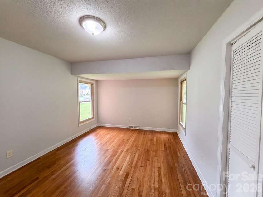 1951 Taylor Drive, Gastonia, NC 28052.  MLS# CAR4412053, YatesRealty ID 44092. 