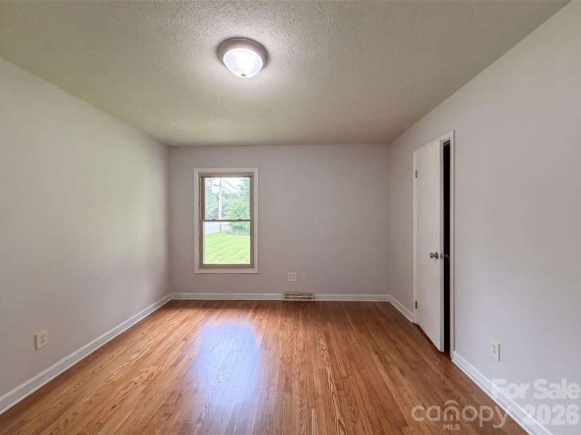 1951 Taylor Drive, Gastonia, NC 28052.  MLS# CAR4412053, YatesRealty ID 44092. 