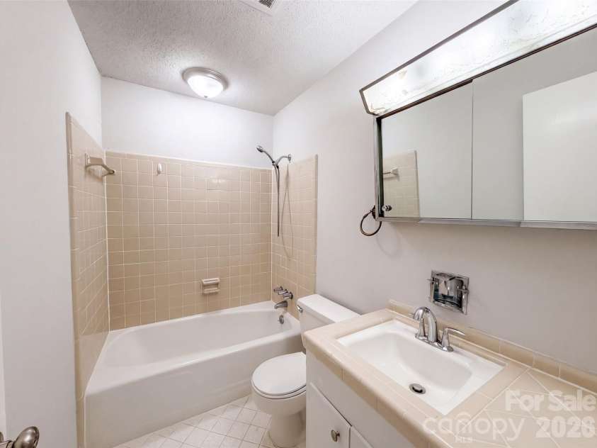 1951 Taylor Drive, Gastonia, NC 28052.  MLS# CAR4412053, YatesRealty ID 44092. 