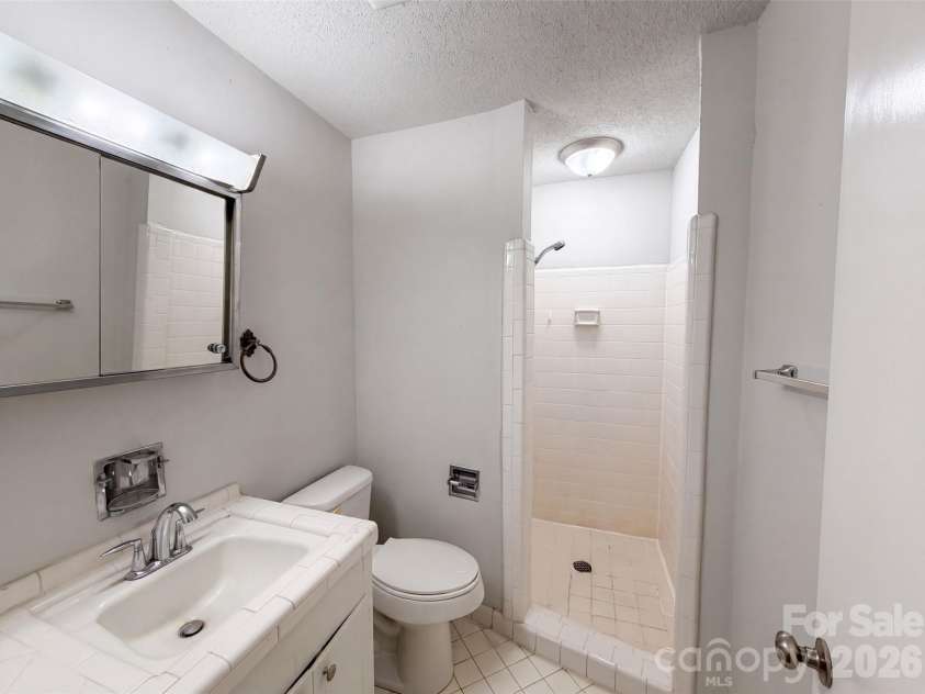 1951 Taylor Drive, Gastonia, NC 28052.  MLS# CAR4412053, YatesRealty ID 44092. 