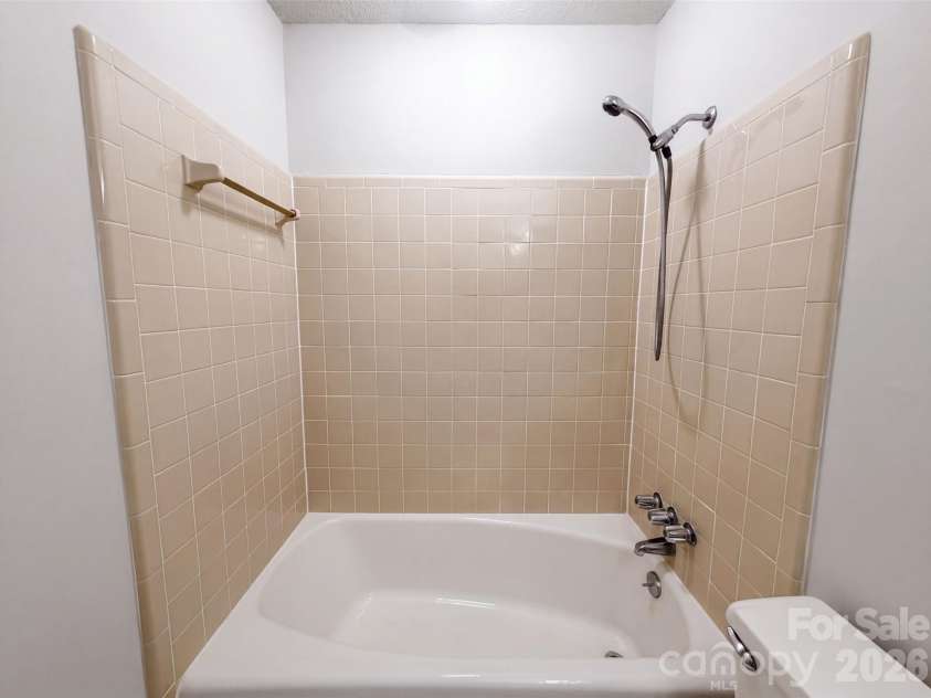 1951 Taylor Drive, Gastonia, NC 28052.  MLS# CAR4412053, YatesRealty ID 44092. 