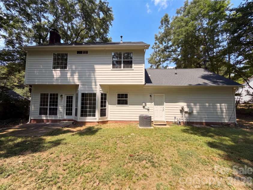 1604 Rocky Glen Lane, Charlotte, NC 28214.  MLS# CAR4414569, YatesRealty ID 44097. 