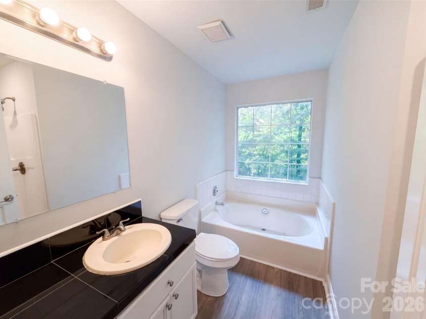 1604 Rocky Glen Lane, Charlotte, NC 28214.  MLS# CAR4414569, YatesRealty ID 44097. 