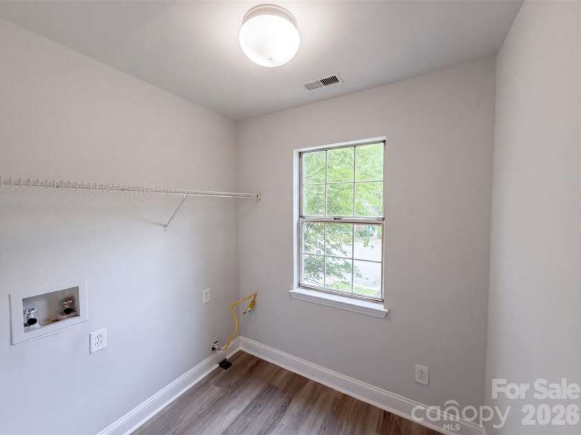 1604 Rocky Glen Lane, Charlotte, NC 28214.  MLS# CAR4414569, YatesRealty ID 44097. 