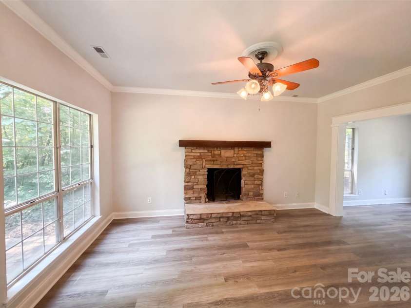 1604 Rocky Glen Lane, Charlotte, NC 28214.  MLS# CAR4414569, YatesRealty ID 44097. 